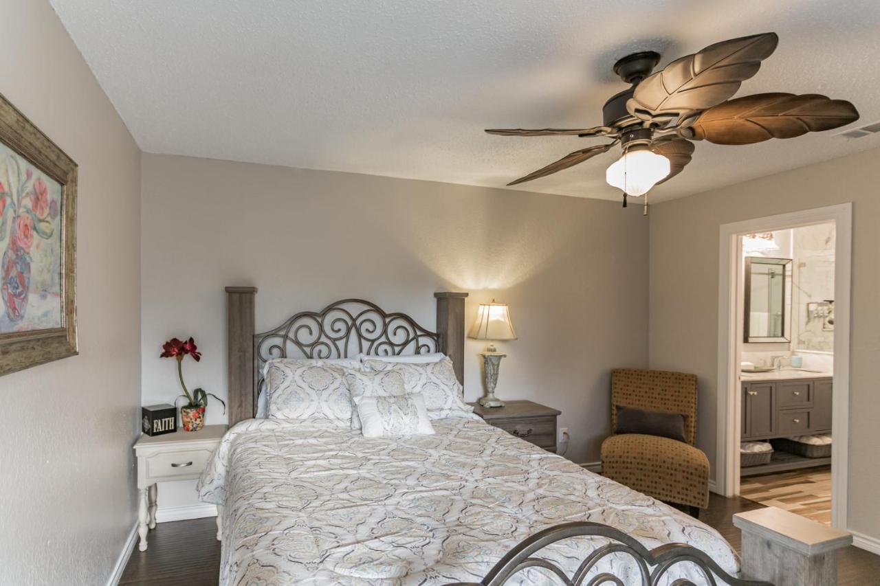 Cozy And Comfortable - Your Home Away From Home! Dallas Kültér fotó