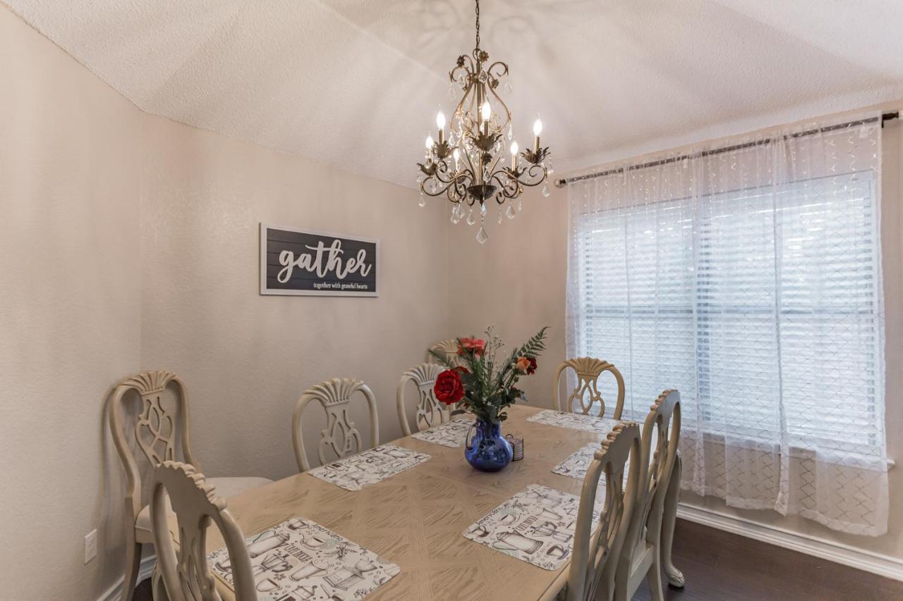 Cozy And Comfortable - Your Home Away From Home! Dallas Kültér fotó